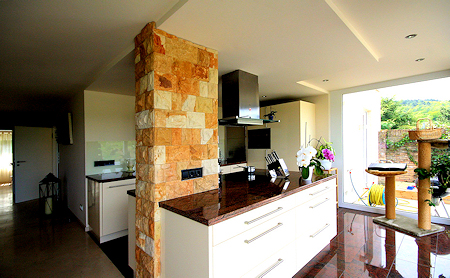 Innenausbau - Küche mit Naturstein